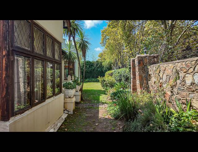 6 BEDROOM FREEHOLD FOR SALE IN PARKTOWN